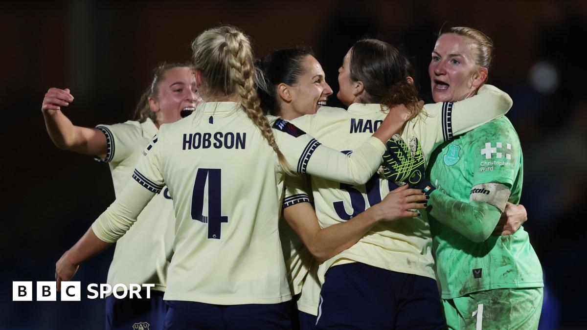 WSL LIVE: Tottenham v Aston Villa, London City Lionesses v Brighton, Man Utd v West Ham, Leicester v Man City, Chelsea v Everton