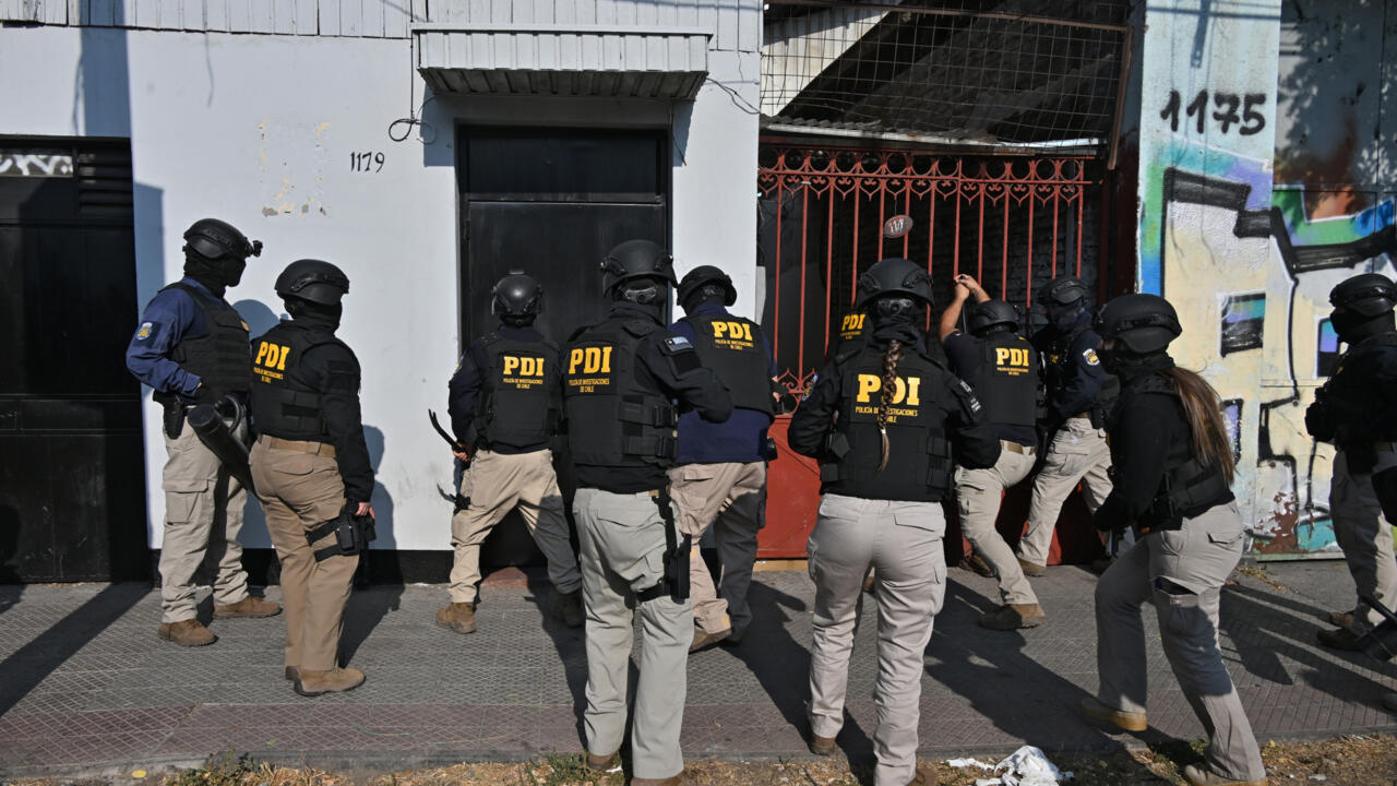 Crime wave propels hard-right candidate toward Chilean presidency