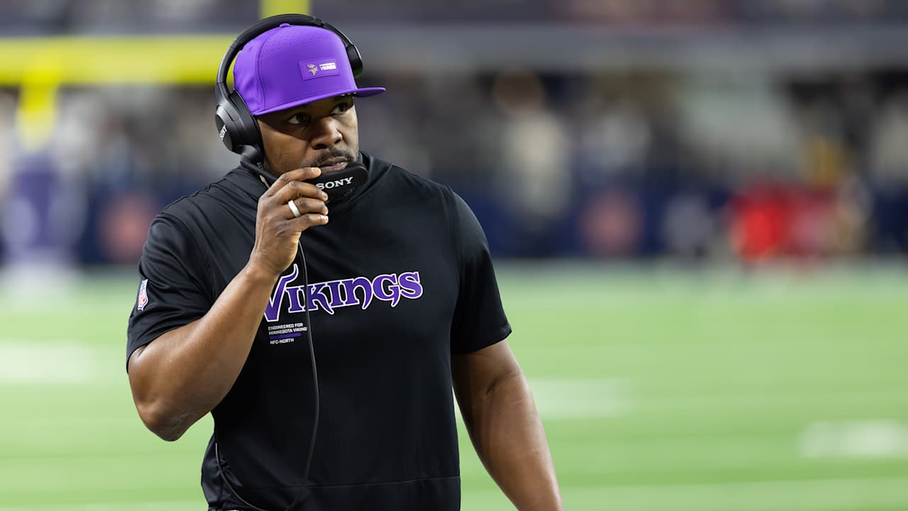 2025 Vikings Dialogue with Brian Flores in a ‘Really Positive Place’