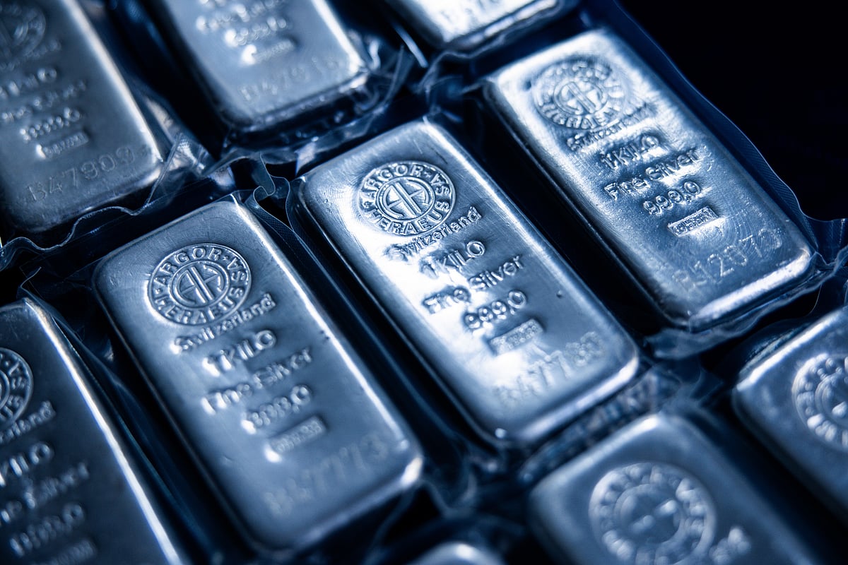 Silver Nears Record As US Payrolls Reinforce Fed Rate-Cut Bets