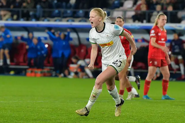 Linde Veefkind celebrates against Twente
