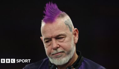 Arno Merk and Peter Wright embrace