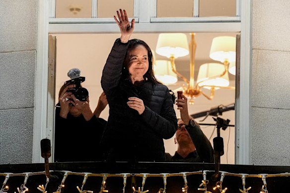 Maria Corina Machado waves at the Grand Hotel in Oslo.