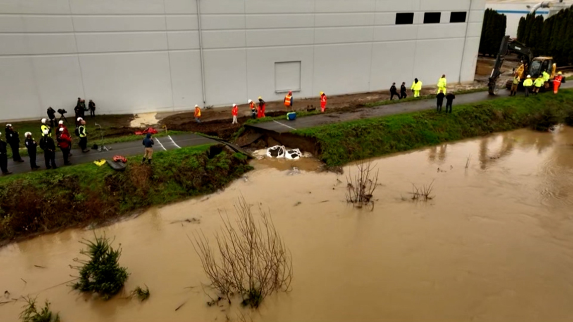 Evacuation orders lifted after Green River levee breach brought under control
