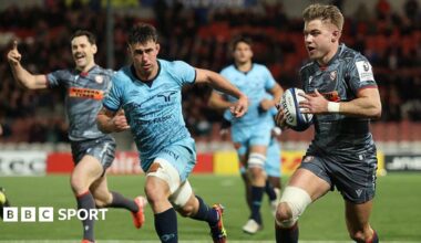 Charlie Atkinson scores a try