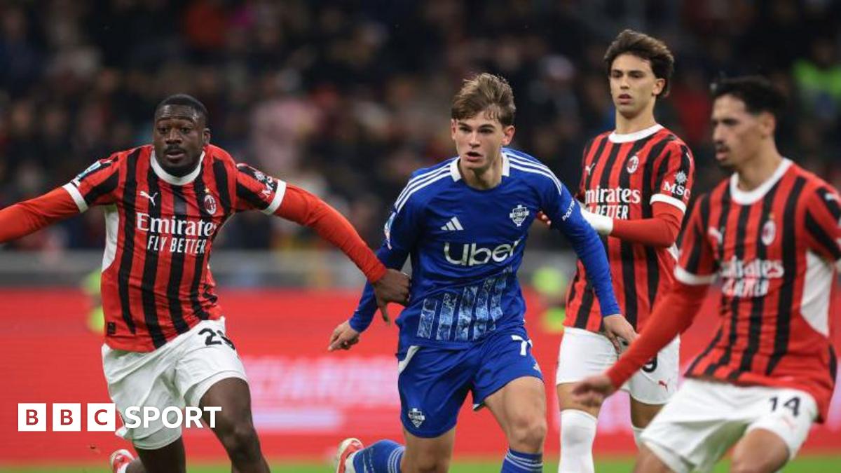 AC Milan playing Como in Serie A in March 2025