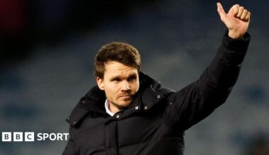 Rangers manager Danny Rohl celebrates at the final whistle after the 1-0 win against Hibernian in the Scottish Premiership at Ibrox