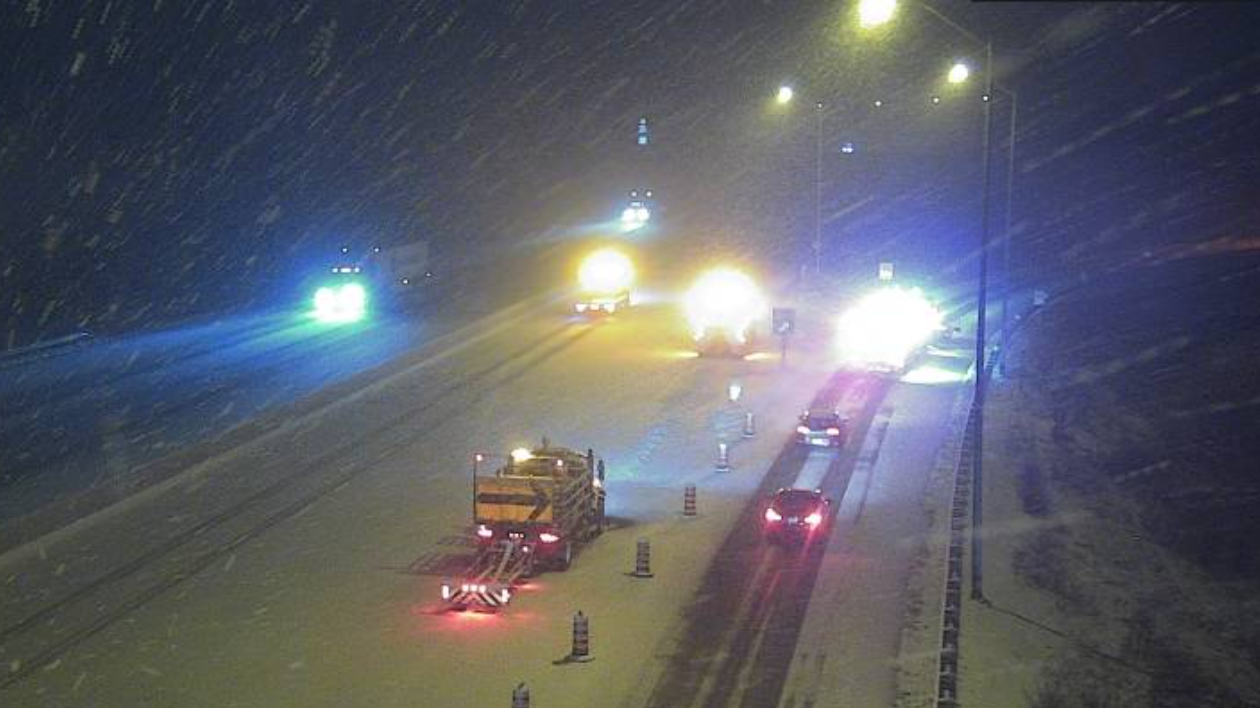 Another serious crash on Highway 401 through Ayr, Drumbo