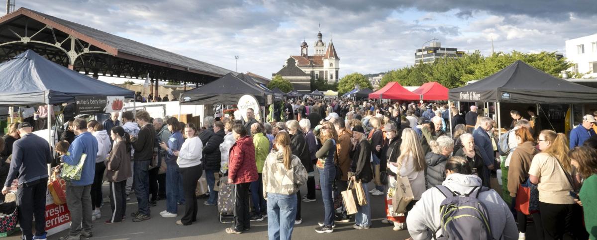 Long queues for cherries and berries at market