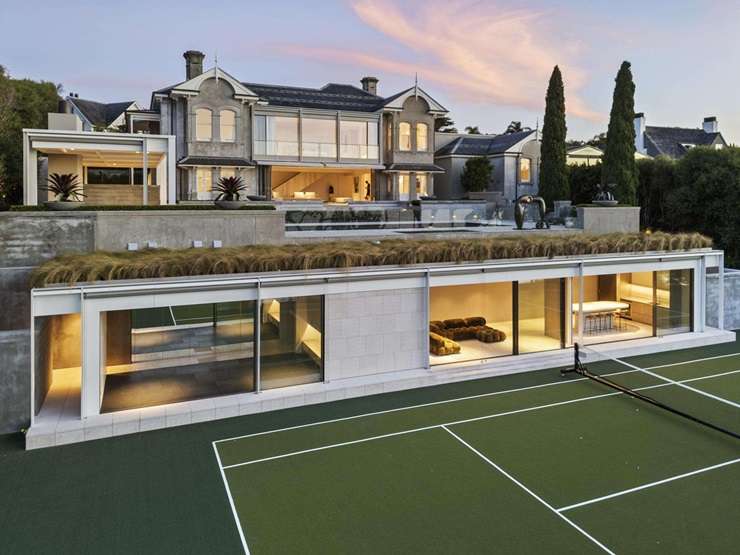 Jason Statham and his partner Rosie Huntington Whiteley. They rented one of this year's most expensive homes while Statham was filming in Auckland. Artwork / Beth Walsh