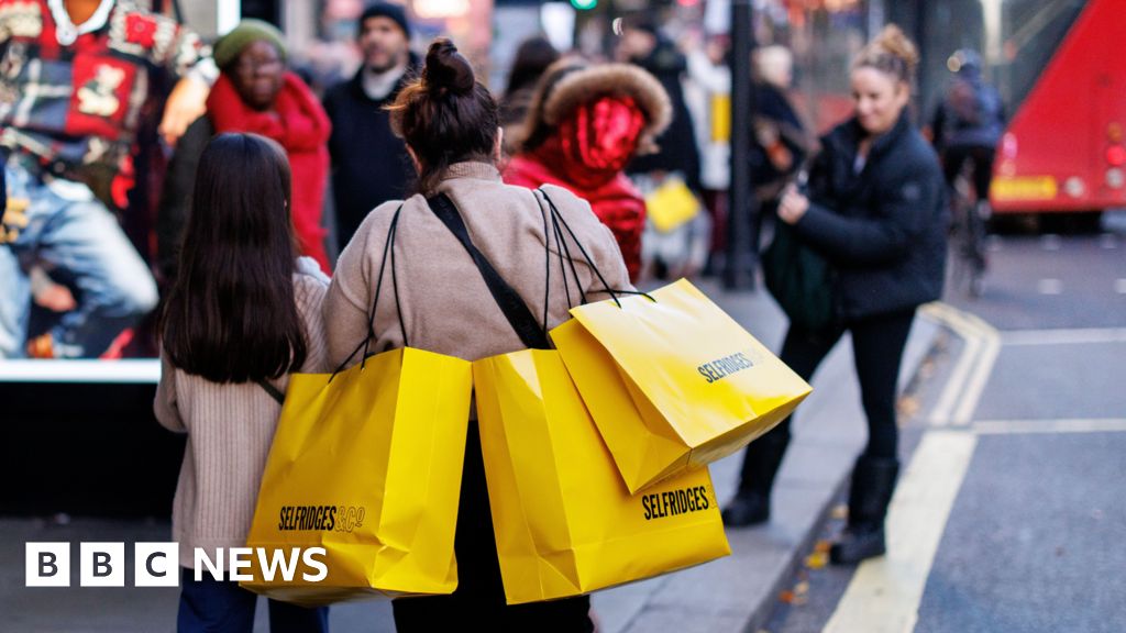 London's West End bucks Christmas shopping trends