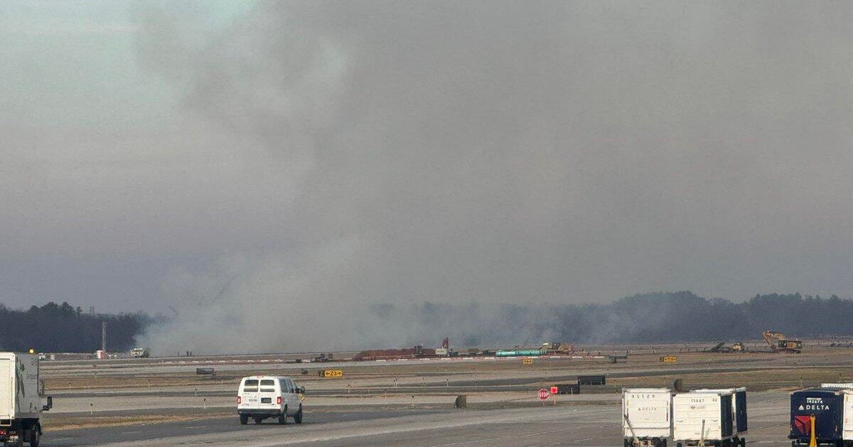 United Airlines flight safely returns to Dulles airport after engine failure during takeoff