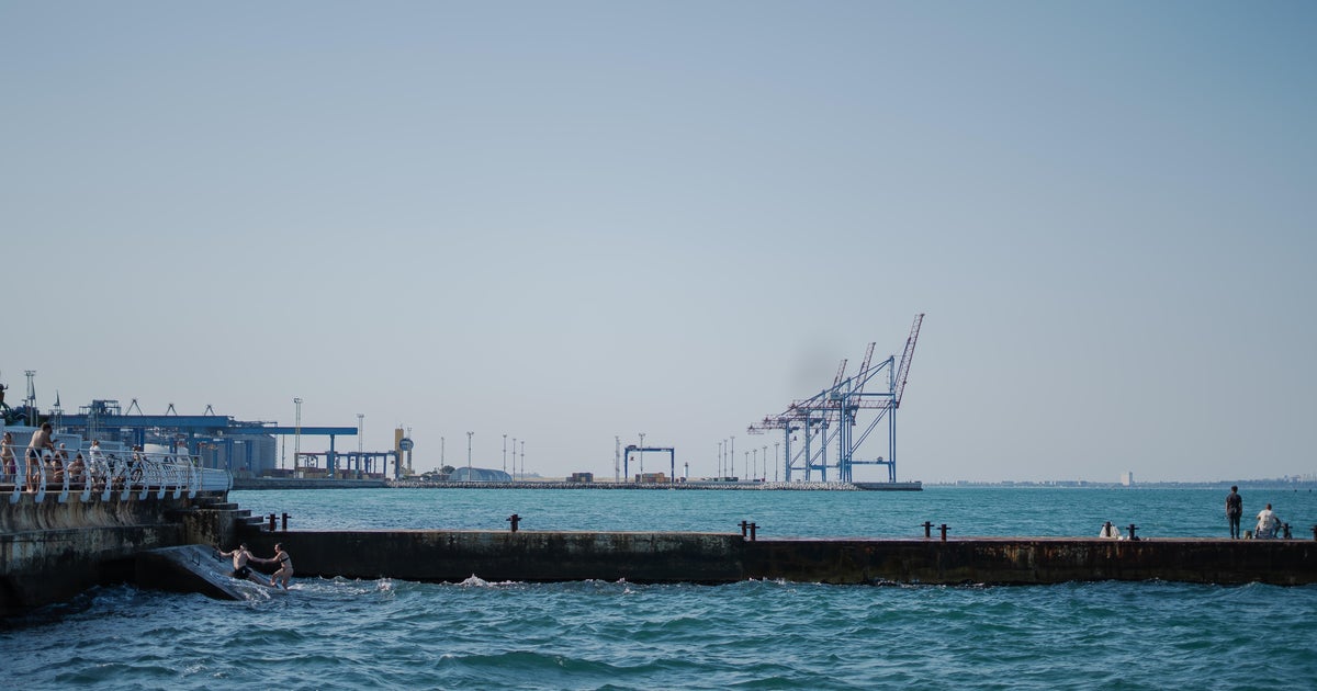 Russia strikes Ukrainian port with ballistic missiles, killing 8 and wounding dozens