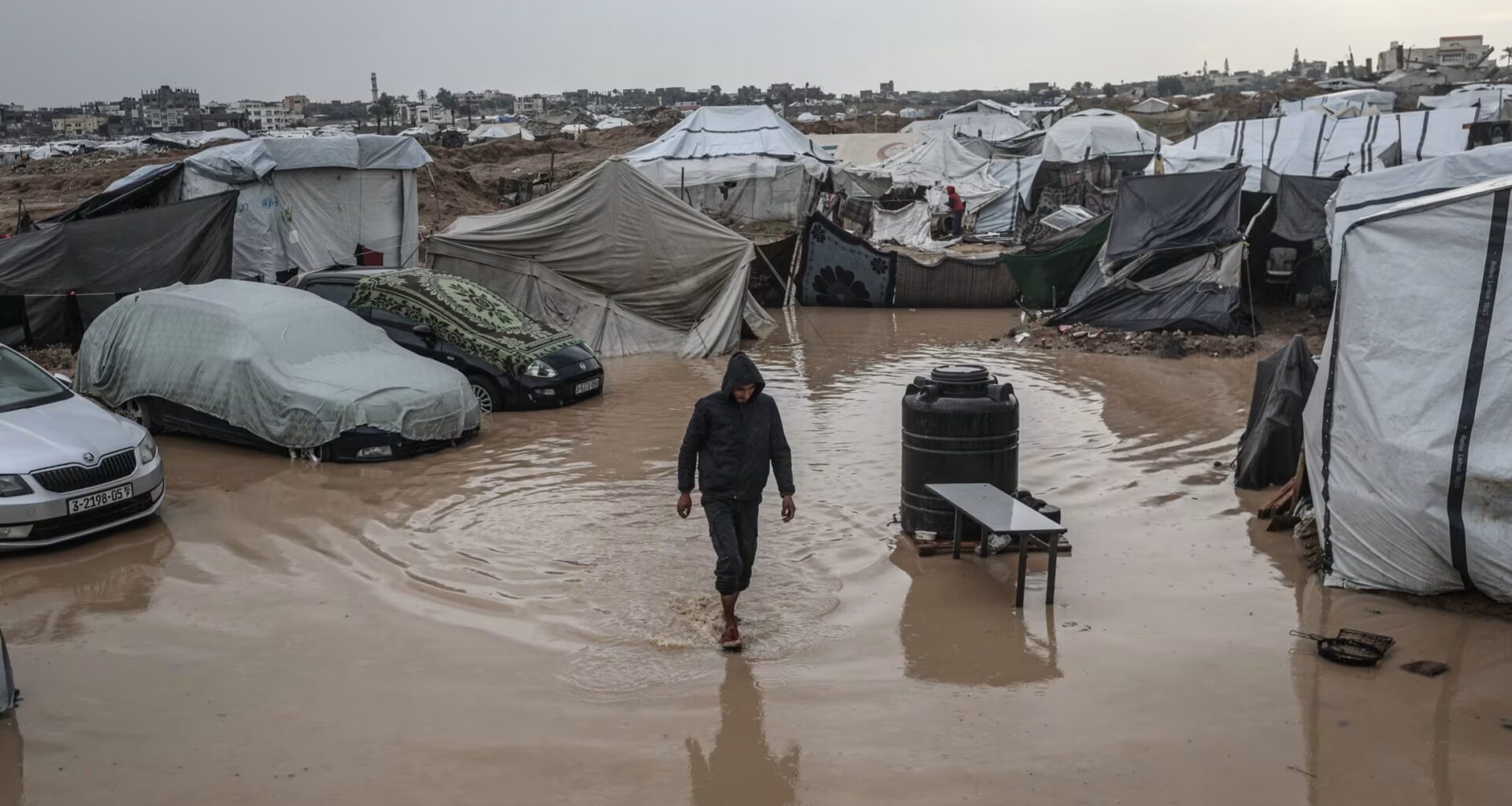 Winter storms flood Gaza as population remains stuck in tents - Financial Times