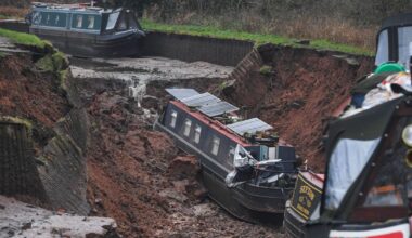 Massive sinkhole in England swallows canal boats