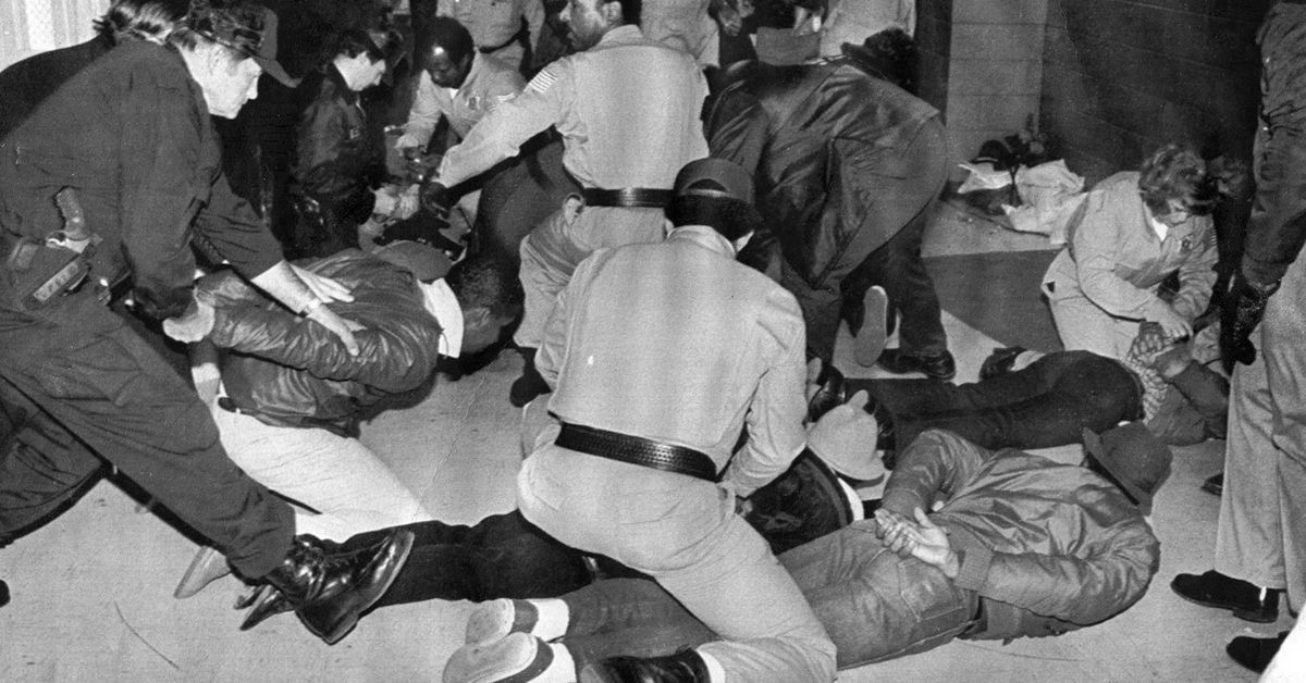 Today in History - December 15: A hundred fugitives showed up to claim prize in contest they never entered