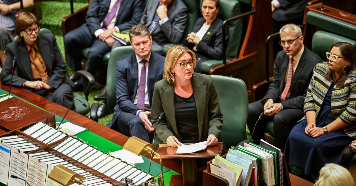 Victorian Premier delivers state apology to First Peoples