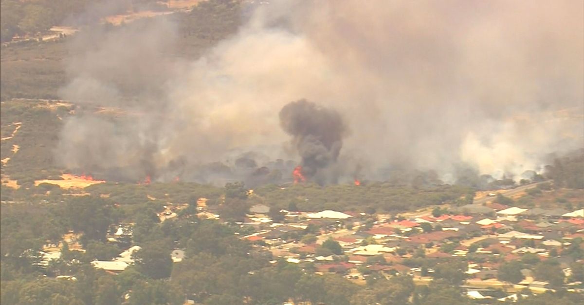 Emergency warnings issued for blazes in Kenwick and Upper Swan
