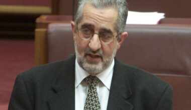 Federal Labor stalwart dies aged 75 on Christmas morning