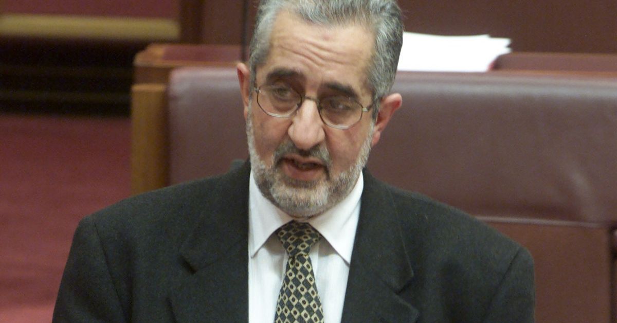 Federal Labor stalwart dies aged 75 on Christmas morning