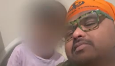 Accused murderer chants, bows during brief hearing