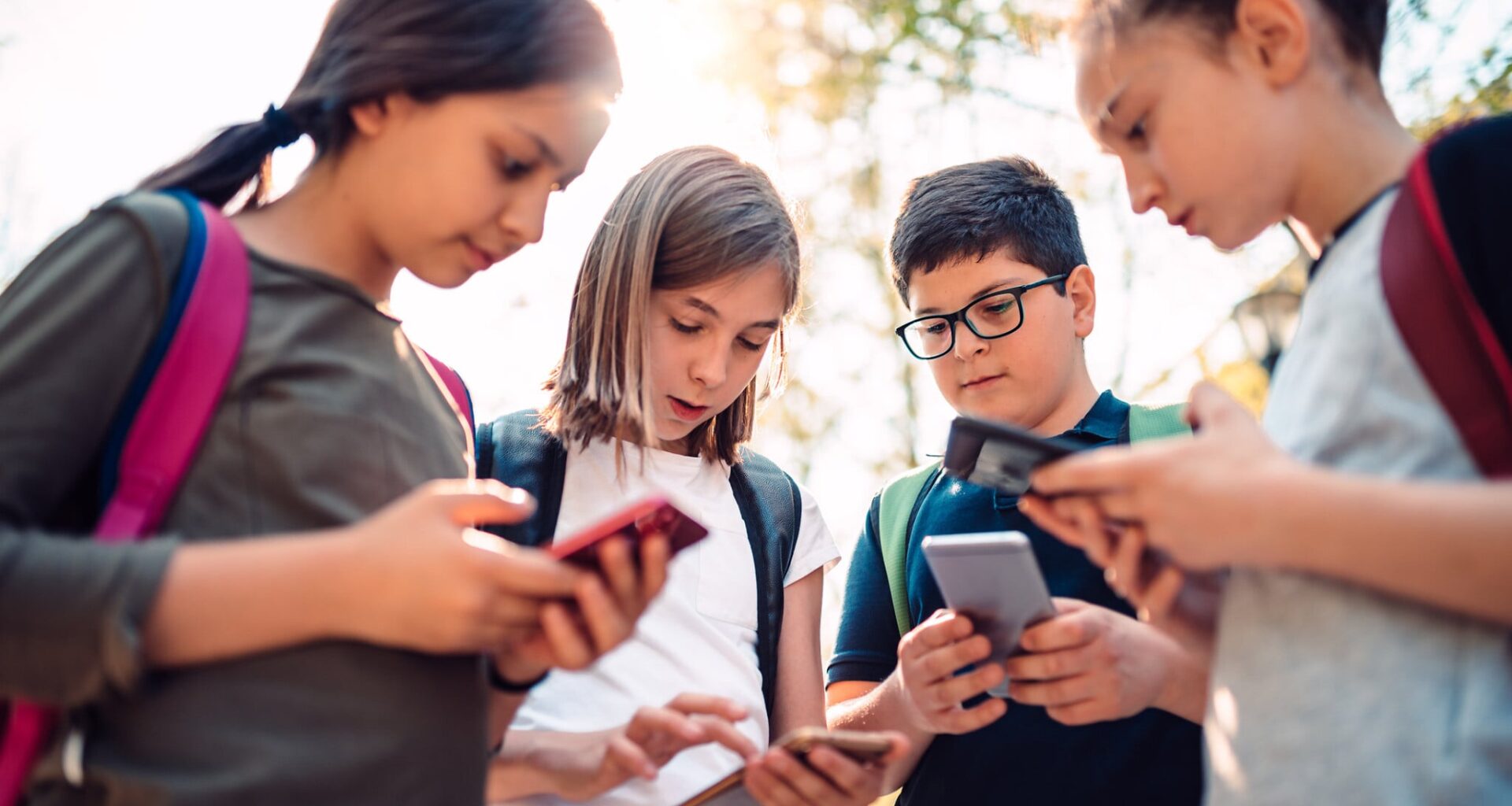 Cellphones to be banned from elementary schools nationwide starting February