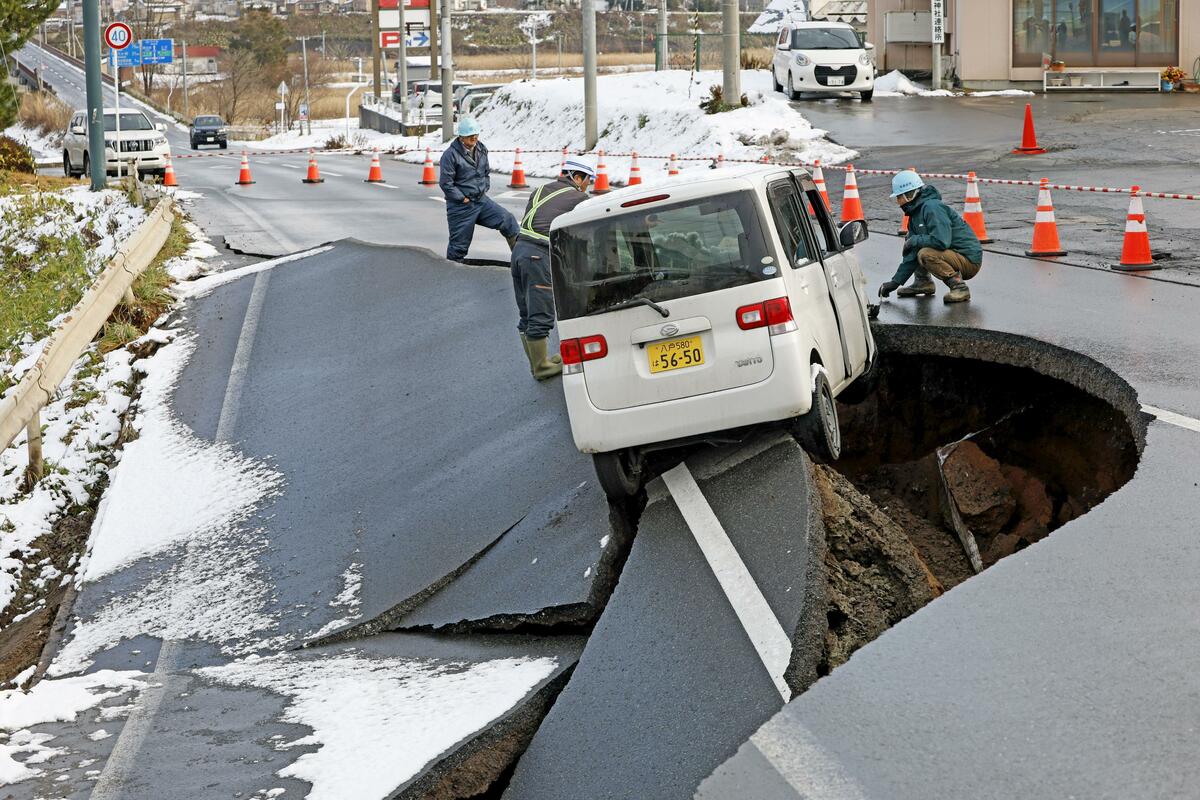 Dozens injured in M7.5 quake in Japan, gov't warns of bigger temblor
