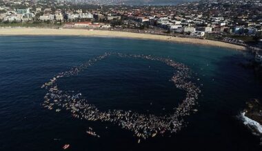 Surfers converge on Bondi to remember shooting victims