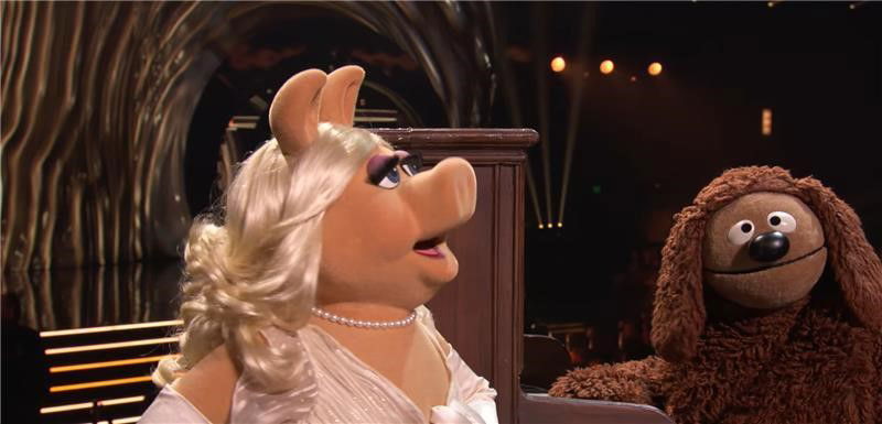 Miss Piggy and Rowlf  look at each other