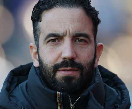 Manchester United manager Ruben Amorim looks worried