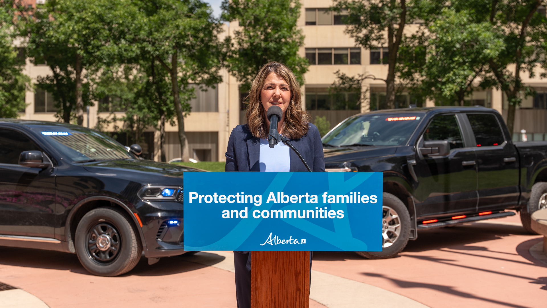 Click to play video: 'Alberta unveils proposed provincial police force name, chief'