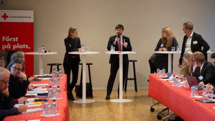 SIPRI and Red Cross convene roundtable on humanitarian action