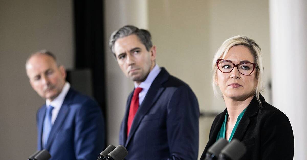 ‘Pantomime’ erupts in Dáil as Simon Harris holds up graphic of Michelle O’Neill