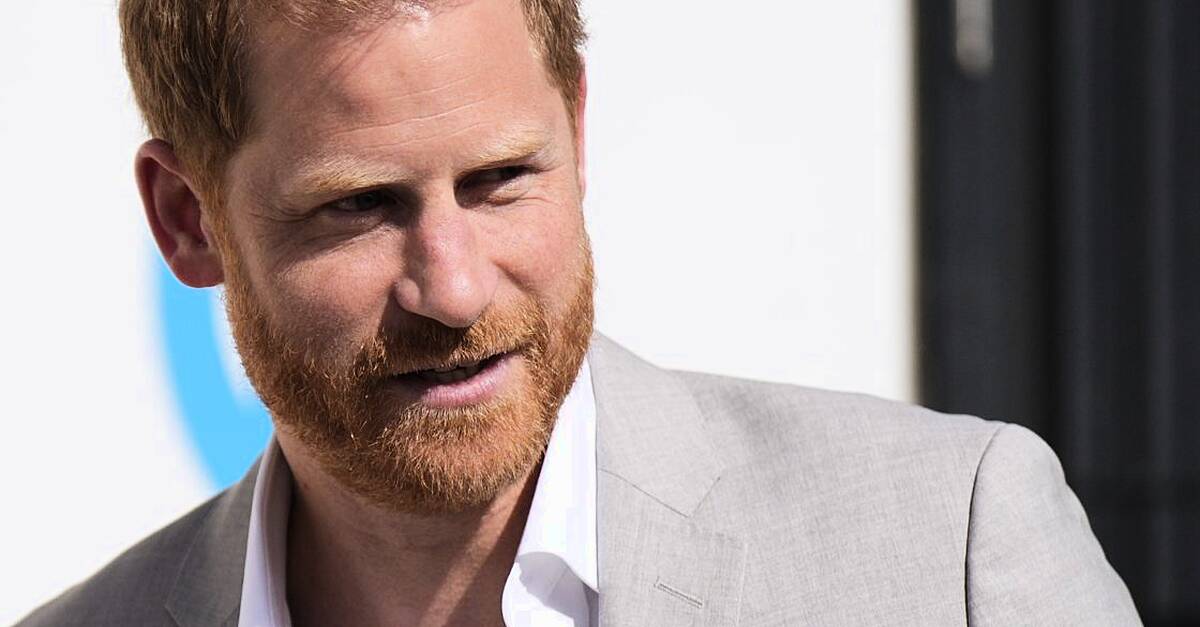 Prince Harry makes Trump joke during surprise Christmas sketch with Stephen Colbert