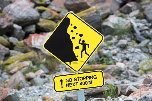 Rockfall blocks South Island highway