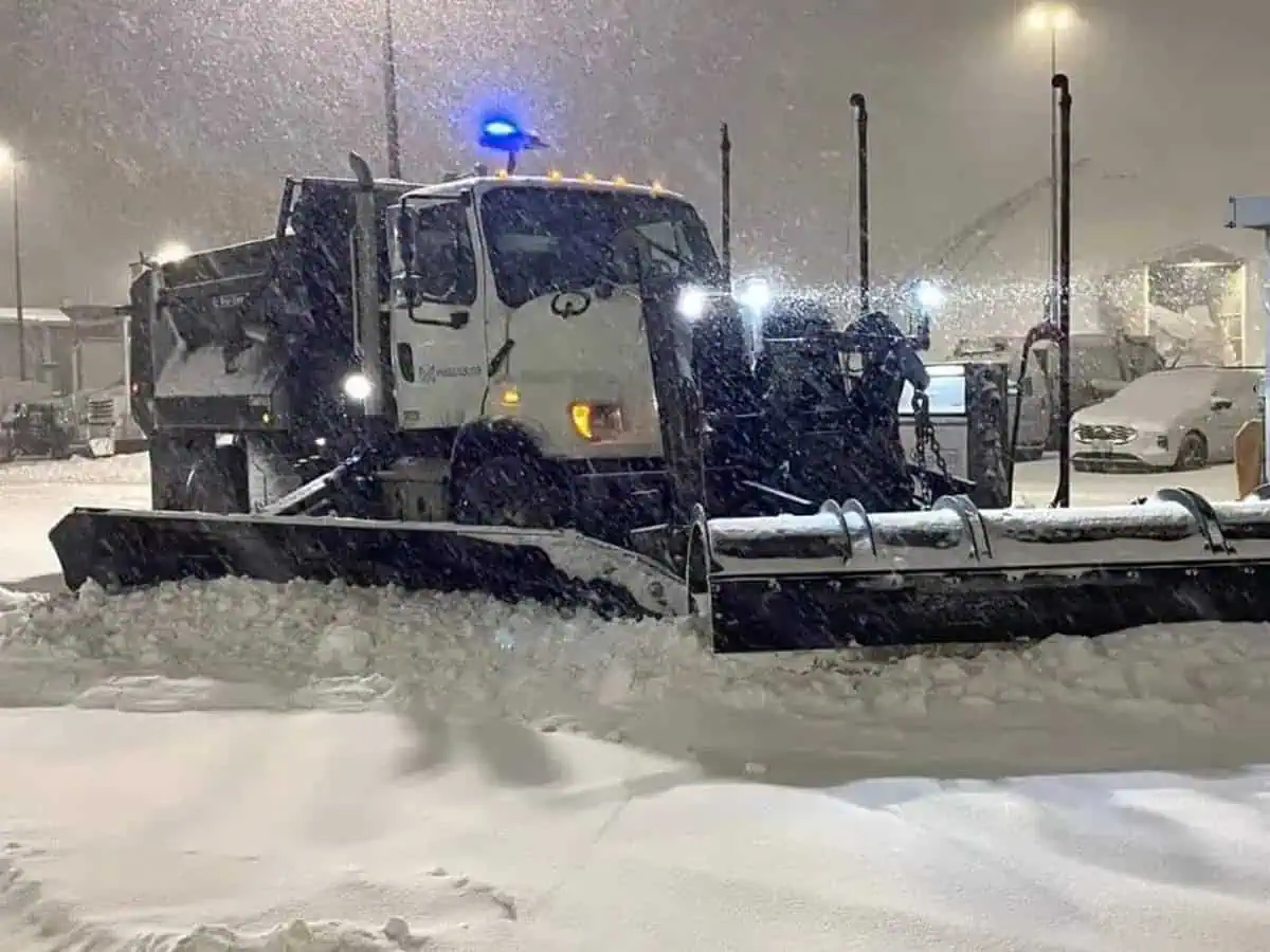 Up to 15 cm of snow may make travel difficult in southern Ontario