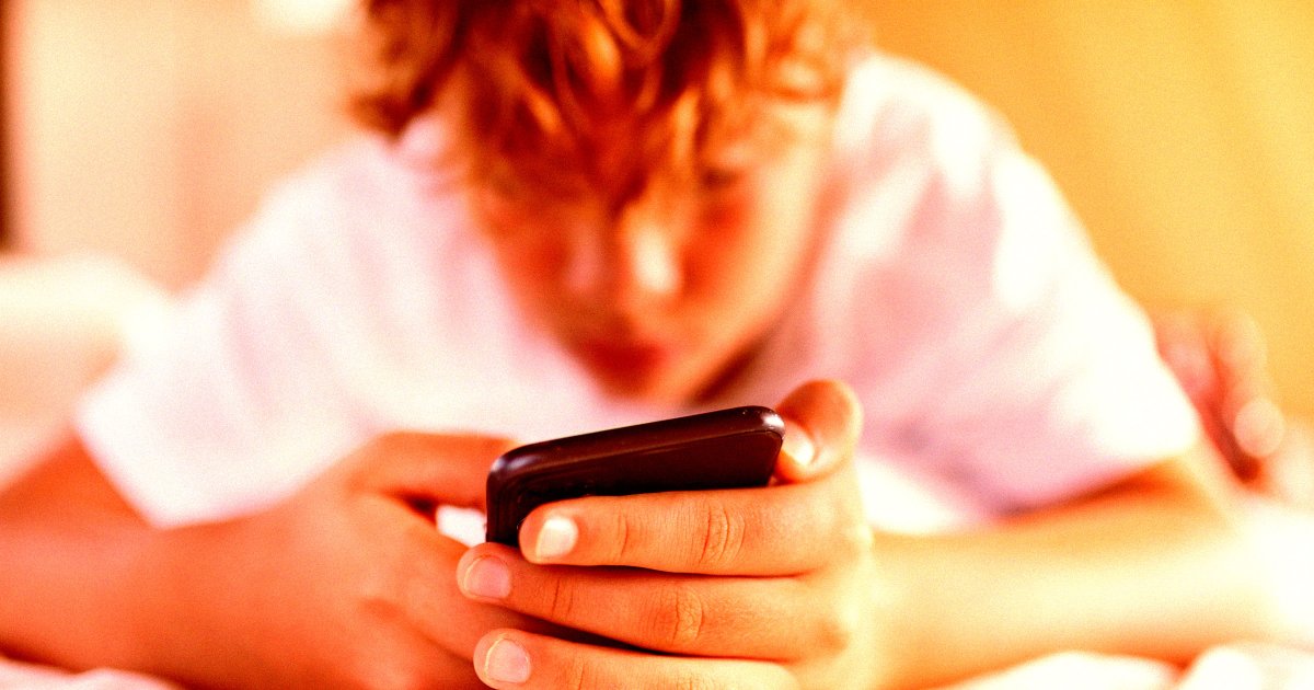 Social Media Is Absolutely Nuking Children's Brains, New Research Finds