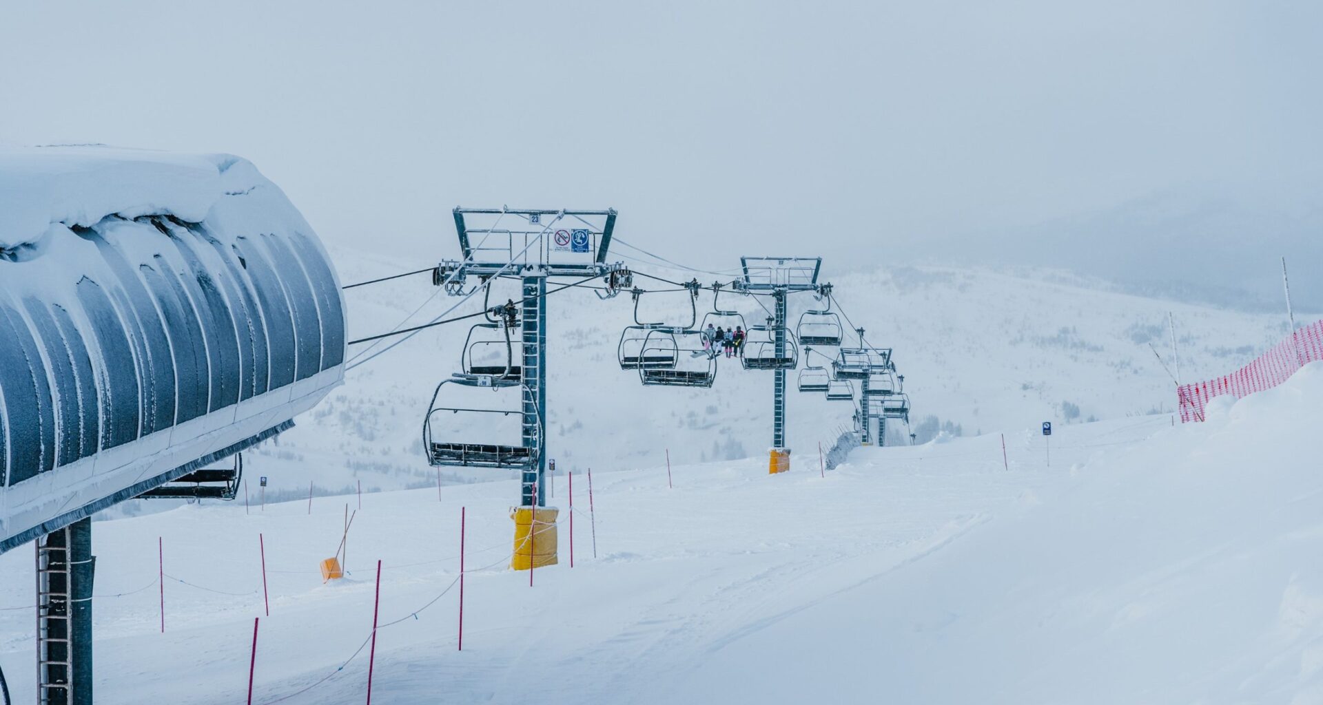 Toronto woman dies after falling into deep snow while skiing in Banff, Alta.
