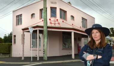 Suburban cafe plan hits opposition from neighbour