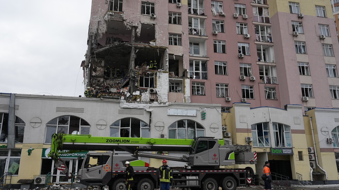 Russia attacks Kyiv, killing 1 ahead of Ukraine-U.S. talks : NPR