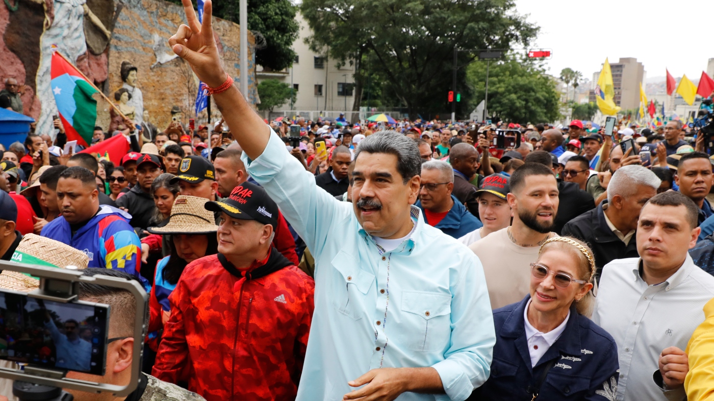 Trump orders blockade of ‘sanctioned oil tankers’ into Venezuela : NPR