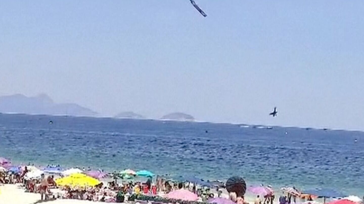 Pilot dies in plane crash off Copacabana beach in Brazil