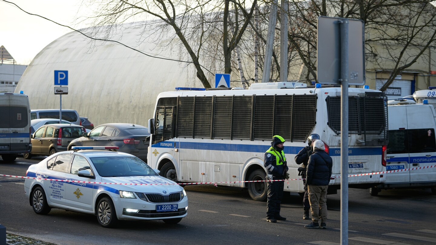 Explosion in Moscow kills 2 police officers and a bystander