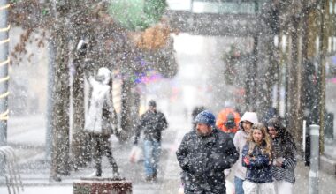 Blizzard conditions and strong winds as storm moves northeast