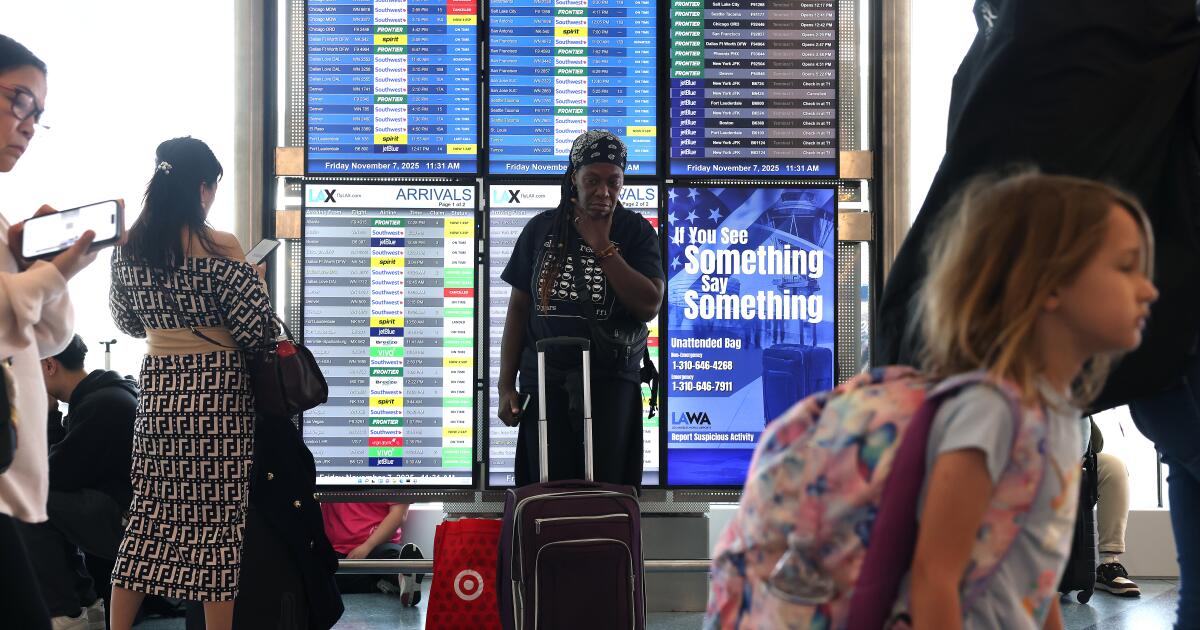 More than 1,000 flights canceled and delayed nationwide on busy travel day