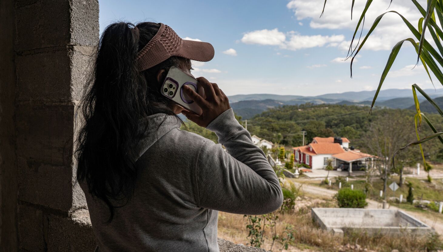 Swap-O-Rama ICE raid separated Chicago newlyweds. She self-deported to Mexico, he’s still in ICE detention