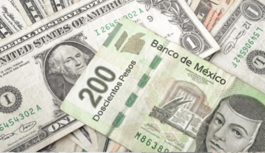 Mexican Peso Slips After Nearly Hitting a Yearly High