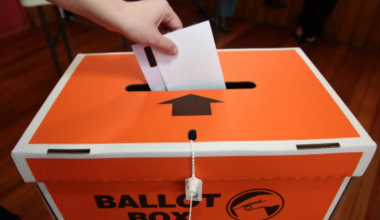 Pair vying for vacant council seat