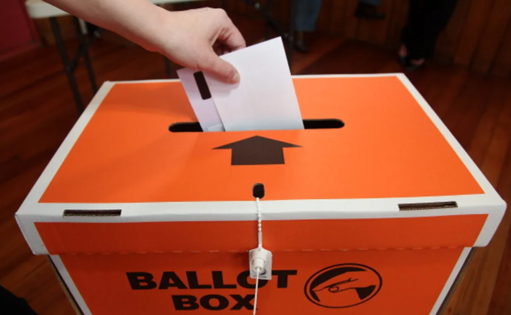 Pair vying for vacant council seat