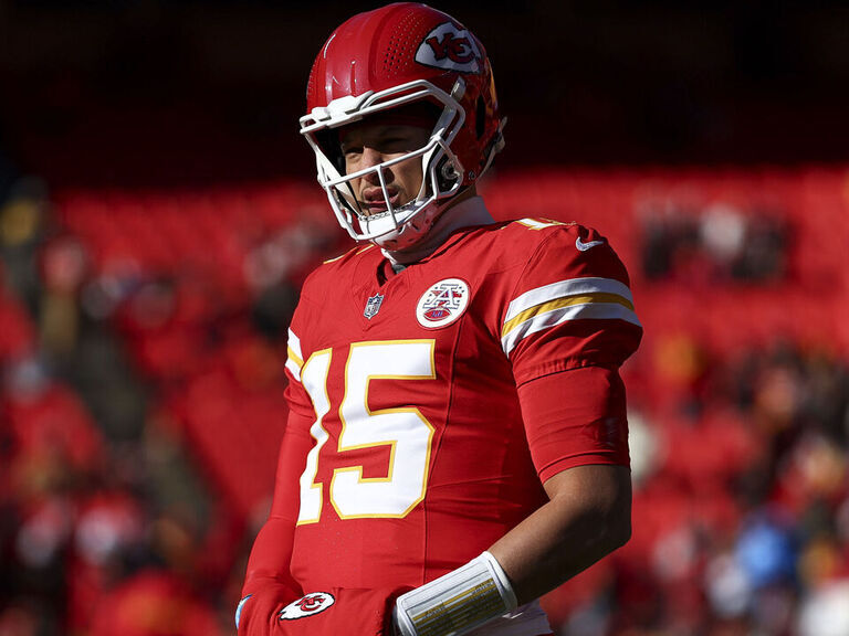 Mahomes tears ACL, Chiefs ousted from playoff race